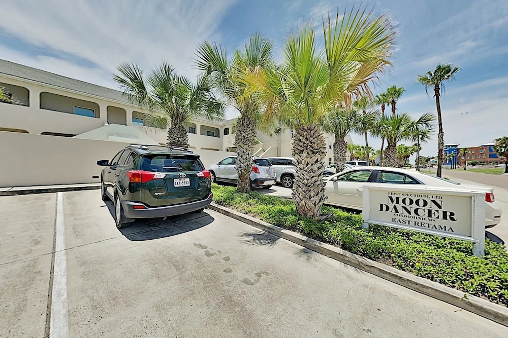 Prime Gulf Getaway W/ Pool - Walk To Beach, Dining 2 Bedroom Condo
