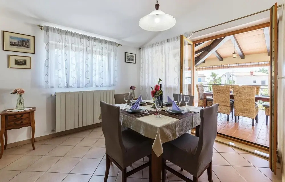 2 Bedroom Beach Front Home In Vabriga