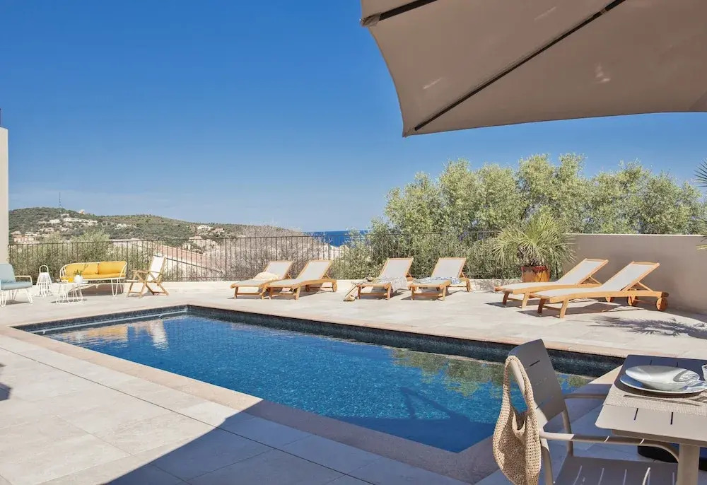 Superb Villa With Pool and sea View