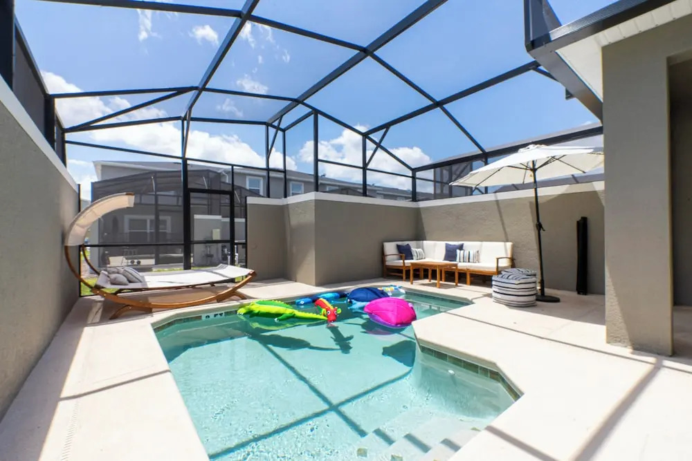 Luxurious Family-friendly 5 Bd 12 Guests w Screened Pool Close to Disney