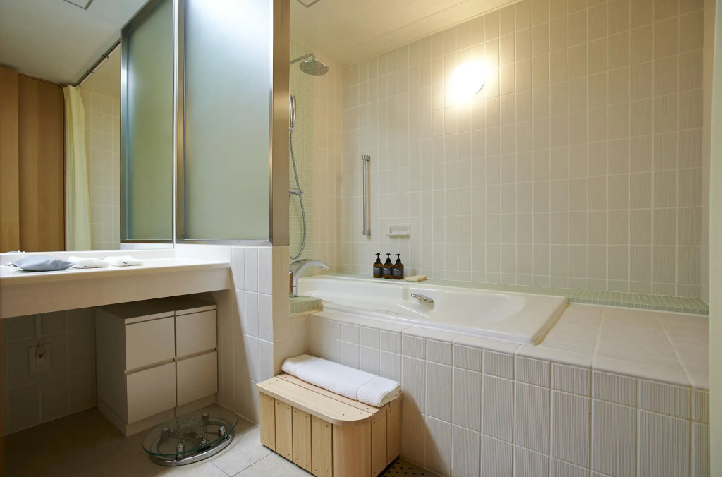 SETOUCHI RETREAT AONAGI by Onko Chishin