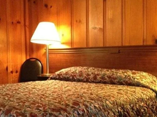 Pine Cone Motel
