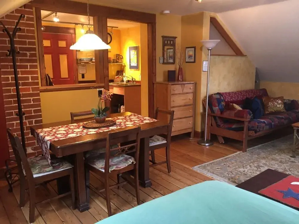 Mistisos Place