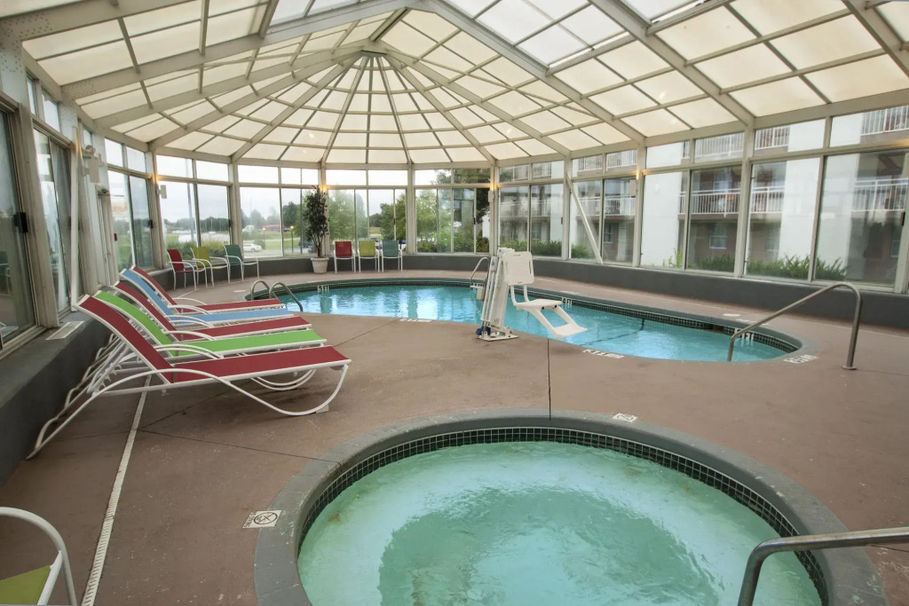Lamplighter Inn & Suites - North