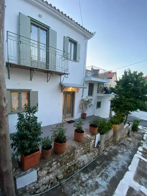 FOTIS HOUSE