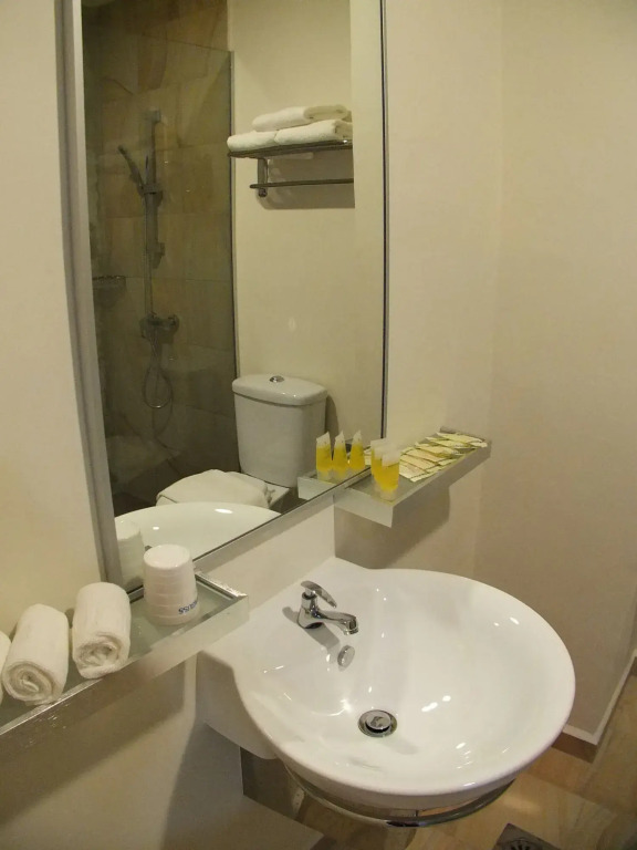 Baguss Hotel and Serviced Apartment