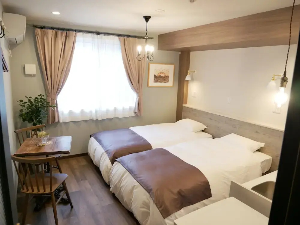 7 Rooms Hotel & Cafe - ディズニーと空港までバス1本 - 全室キッチン付き
