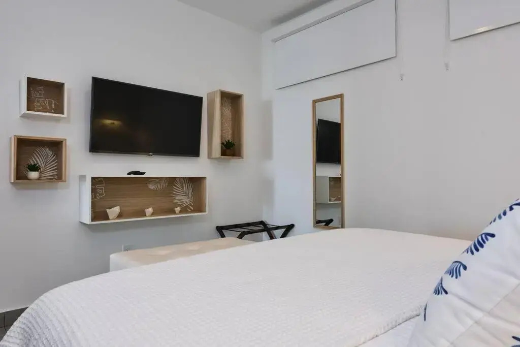 Luxury 2-Bedroom Condo with Ocean and Sunset Views
