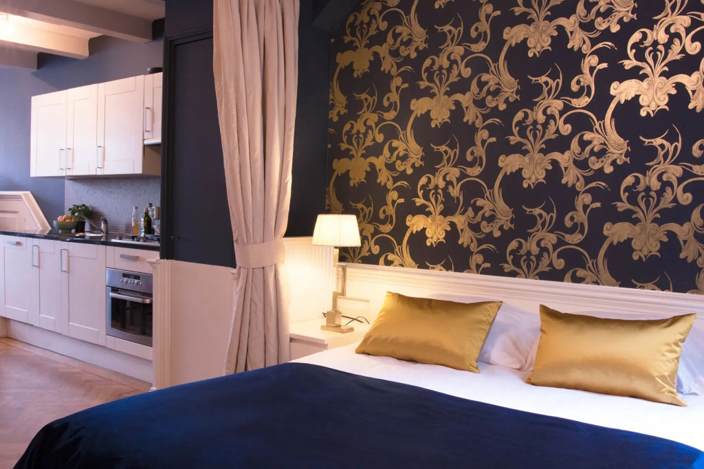 Amsterdam Canal Suites