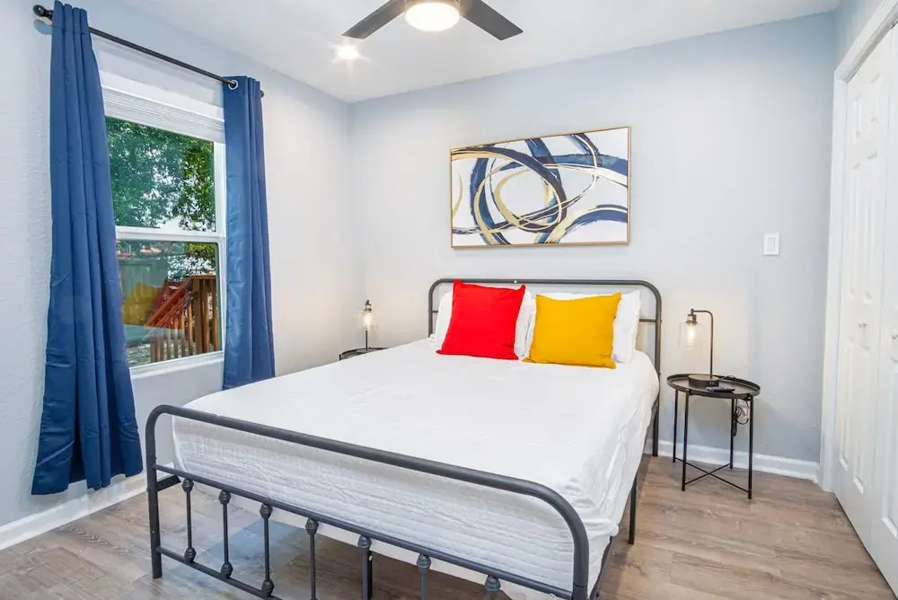Comfortable 4BR 2 5BA Family Home Near Riverwalk