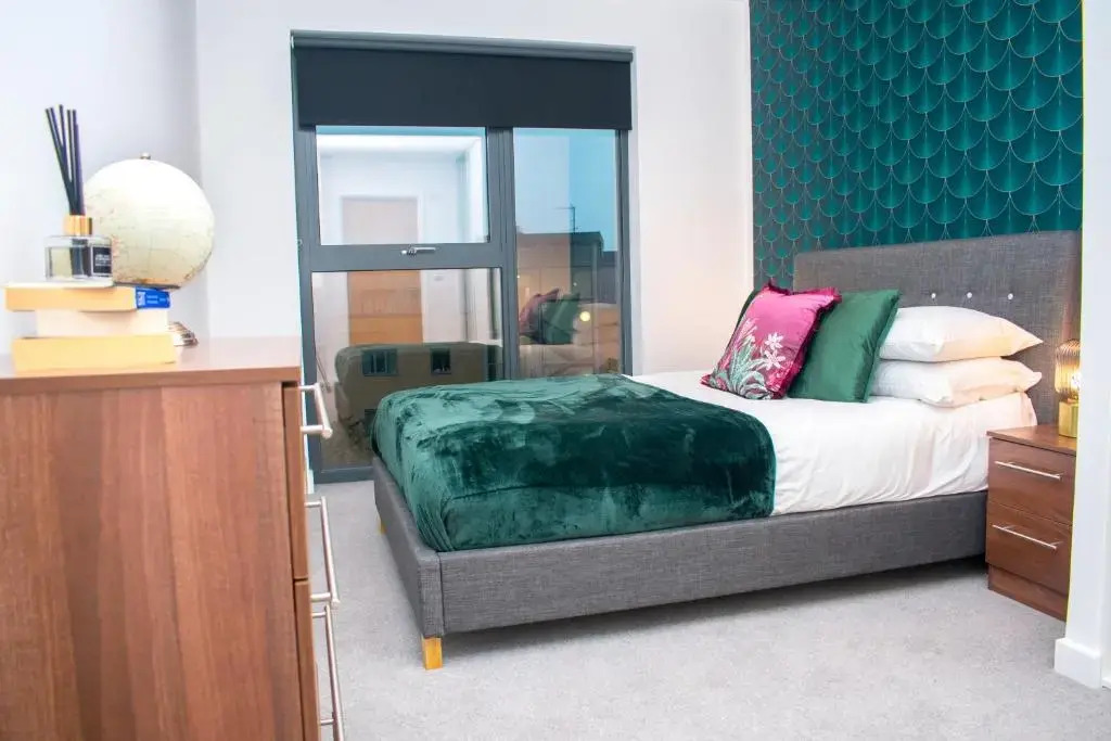 EXOTICSTAY Apartments - NEW BUILD - Luxe 2 Bedroom Apt - FREE Parking - Smart 4K TV With Ultrafast WiFi & Netflix - City Centre