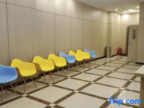 Moon Hotel (Beijing Xinnan Road Miyun Station)