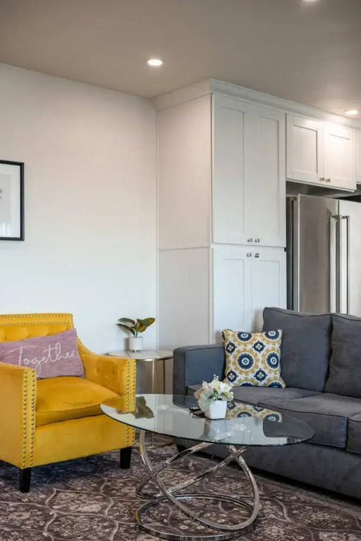 Stylish Home w Free Parking Near LA Hotspots 8