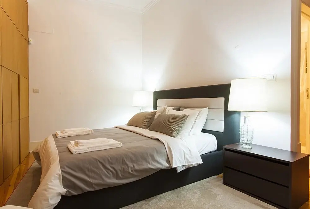 ALTIDO Elegant 3BR Apt w/workspace in Chiado