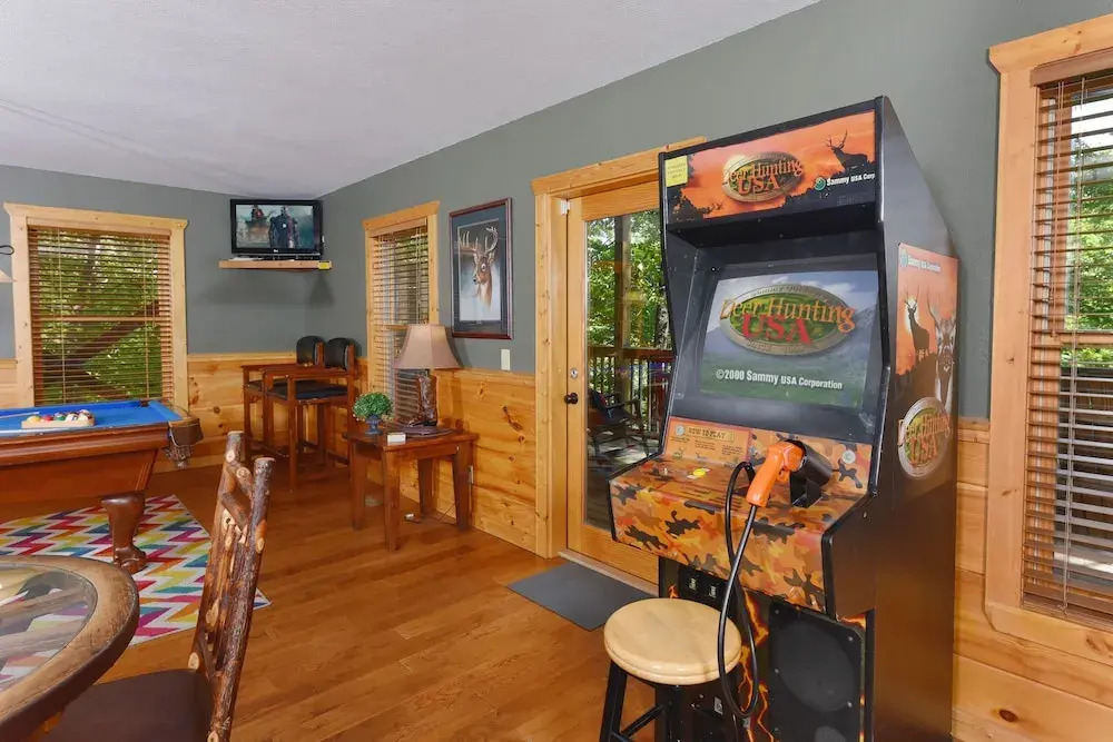 Majestic Forest - 3 Br cabin by RedAwning
