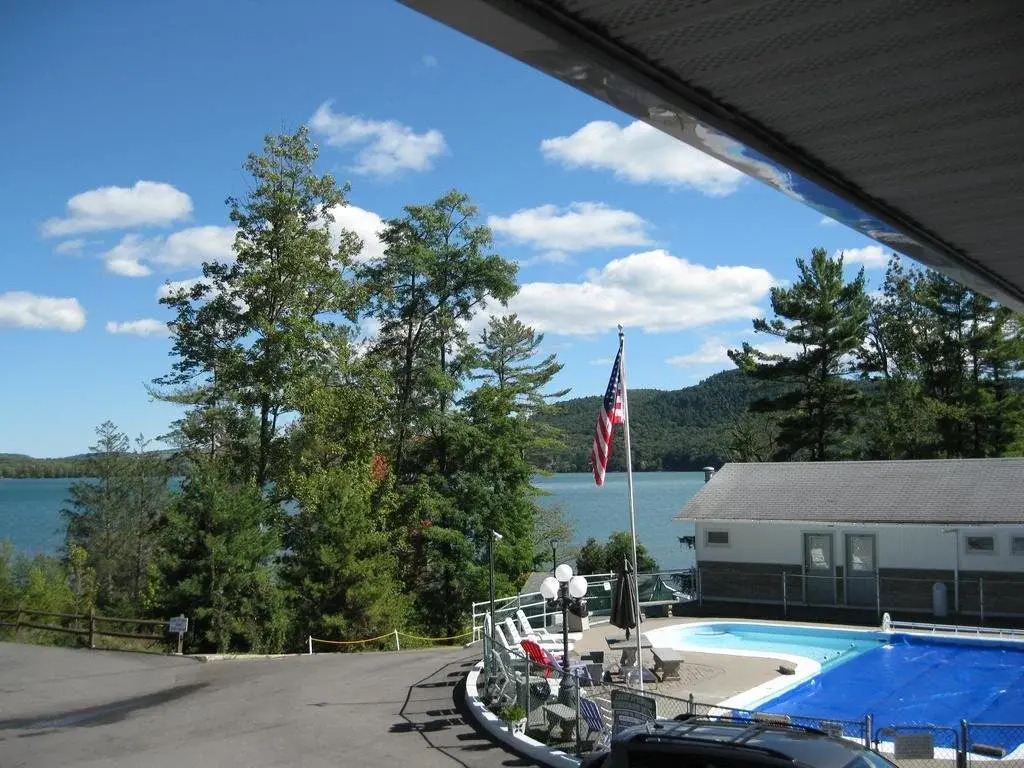 Lake N Pines Motel