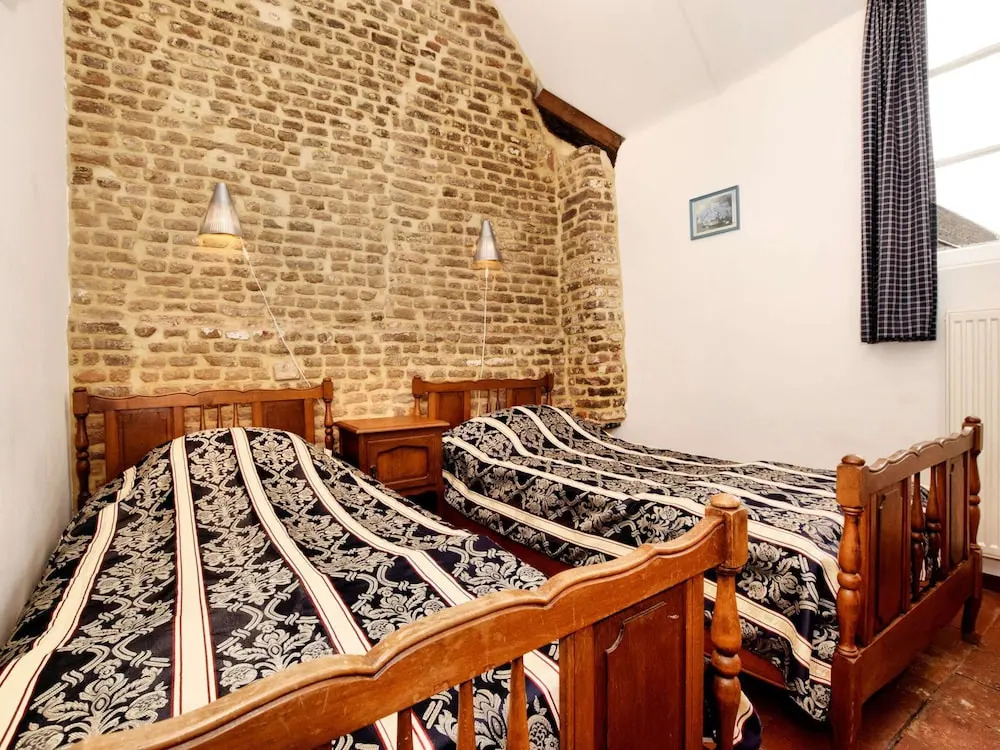 Lovely Holiday Home in Richelle With Barbecue