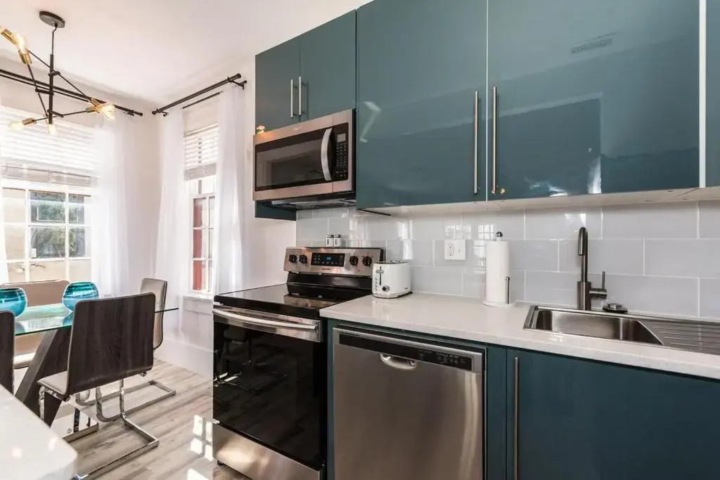 20 Hypolita - Luxury Downtown Apartment