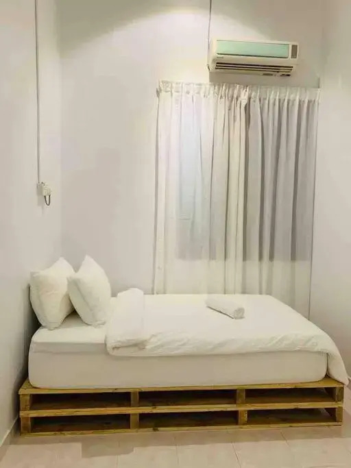 Tokmi retreat home with spacious garden