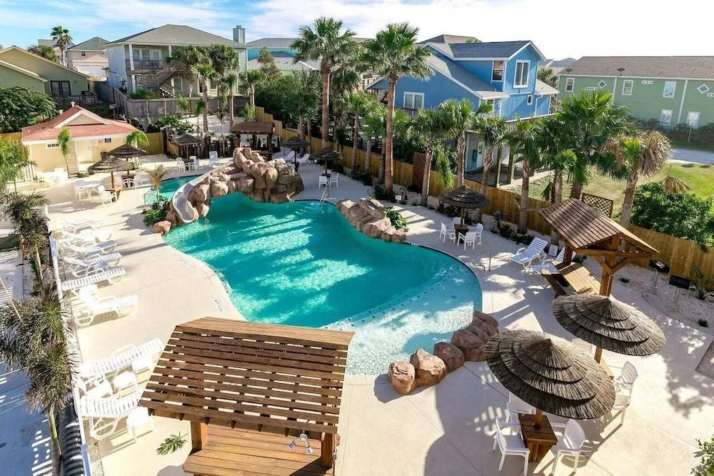 Sandy Sea-clusion 3 Bedrooms 2.5 Bathrooms Condo