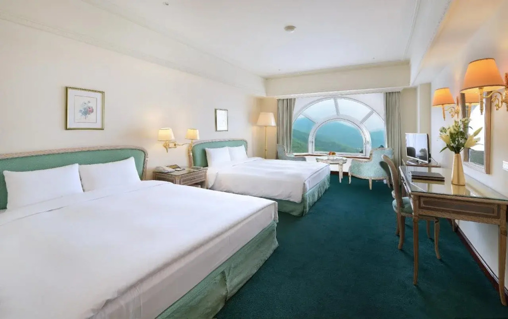 Le Midi Hotel Chitou