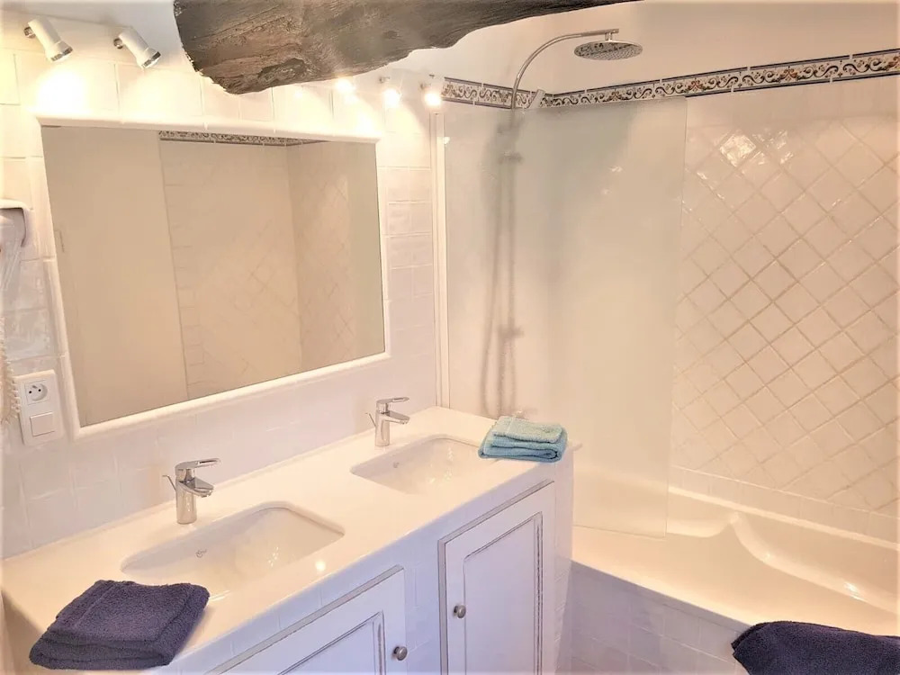B&B with charm, quiet, kitchen, sw pool