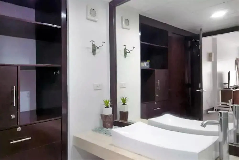 Aldea Thai Jr Suite by SunandSea