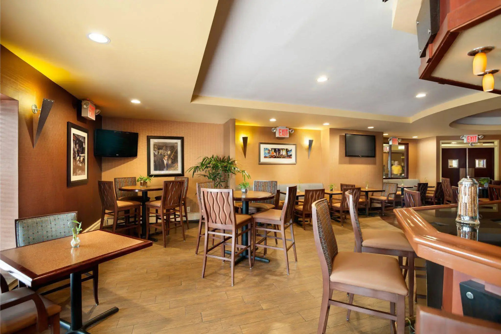 DoubleTree by Hilton New York JFK Airport