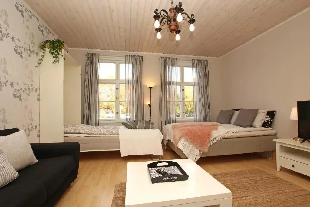 Idyllic central wooden house apartment