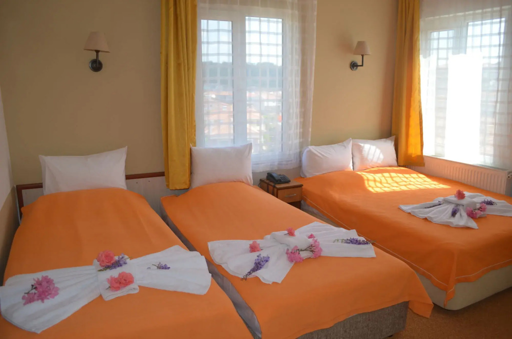 Megas Hotel