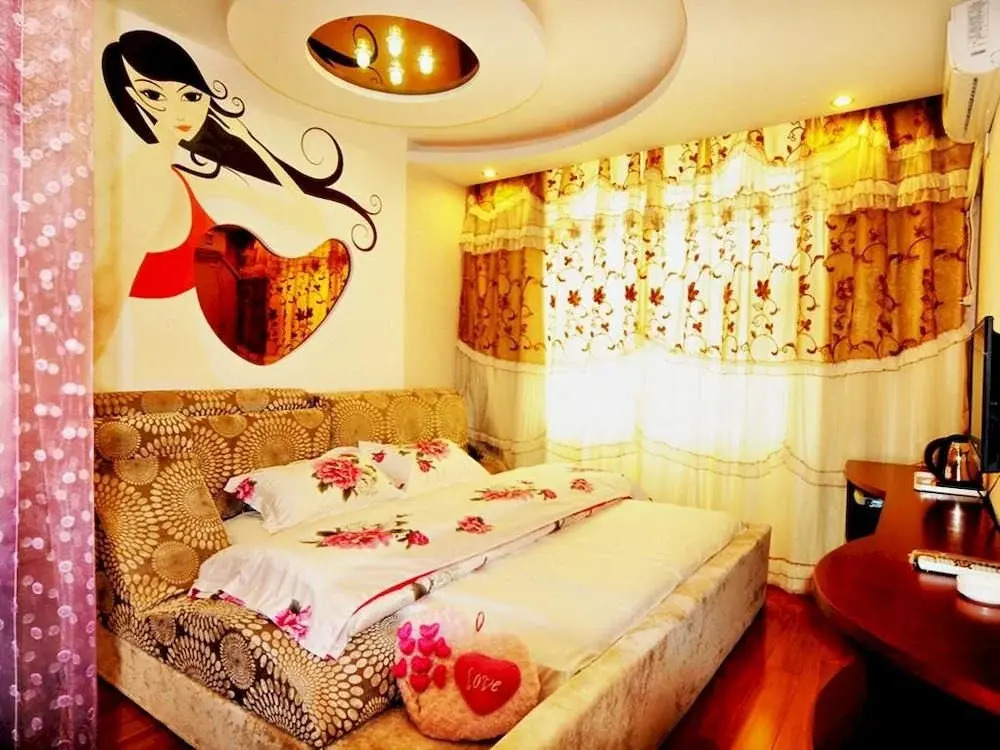 Huayang Hotel