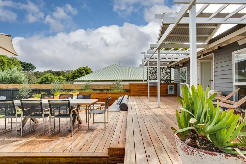 The Deck on Donalda