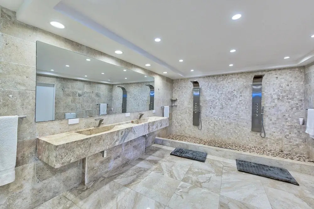 Swanky Caribbean Estate, Ocean Views, Heated Pool, AC, Free Wifi, Ping Pong, Pool Table