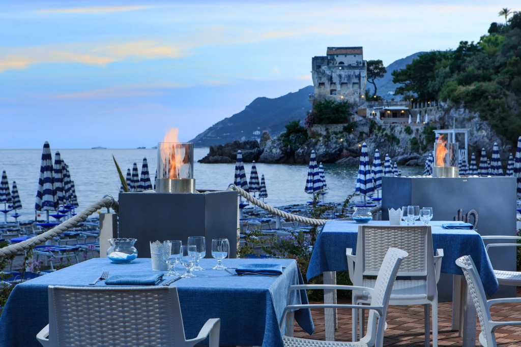 Lloyds Baia Hotel
