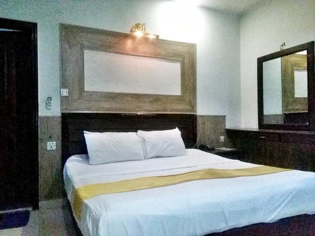 Quick continental Hotel - Jail Road