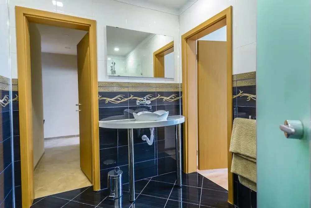 FM Deluxe 1-BDR Apartment with Parking - The M Place