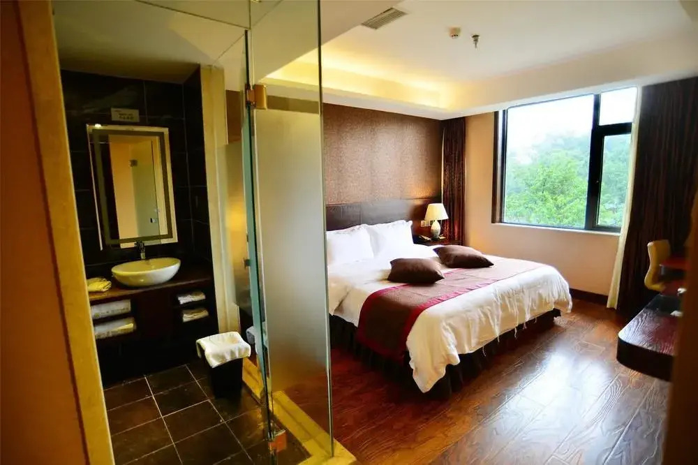 Phoenix Lake Impression Emei Hotel