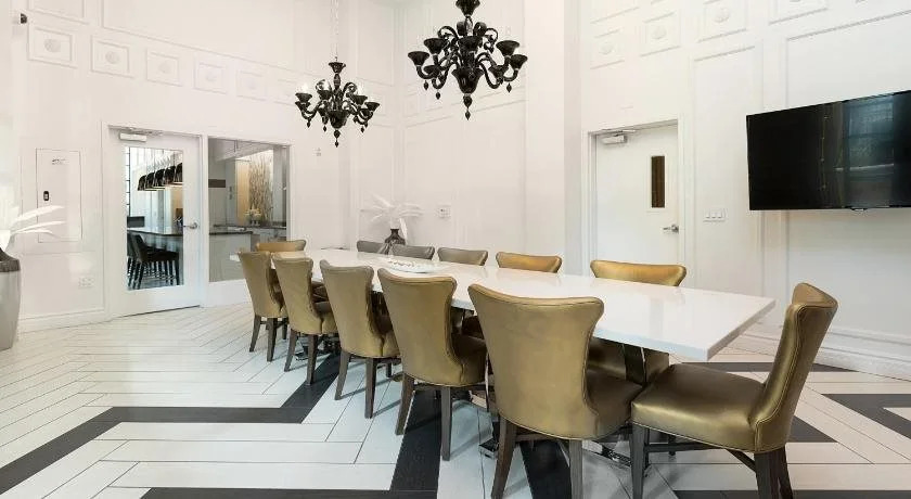 Global Luxury Suites Baypointe Station