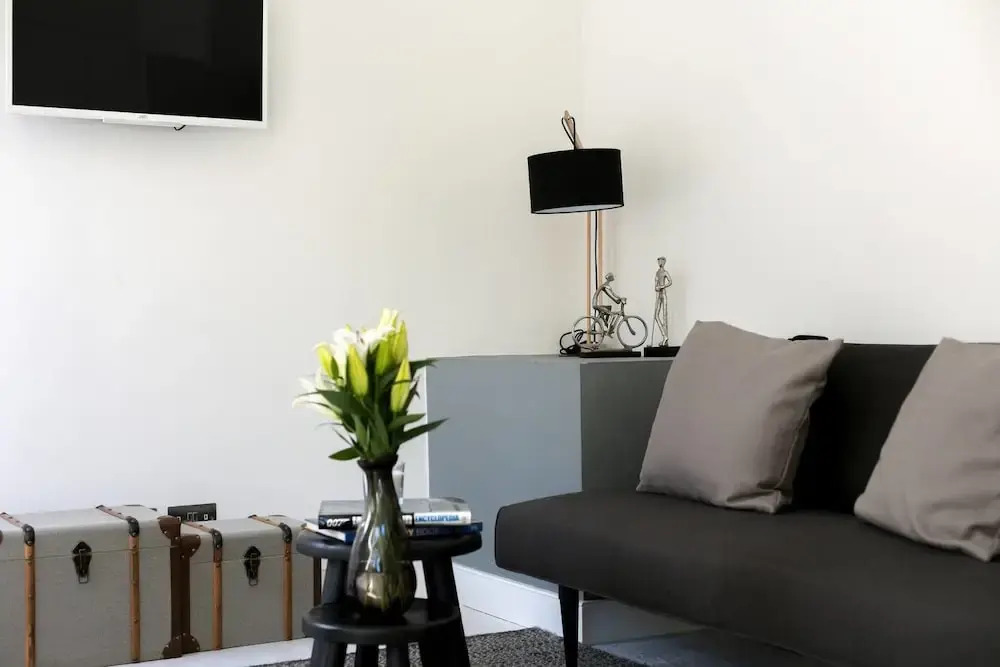 Stunning 2BR Home in West Kensington W/balcony