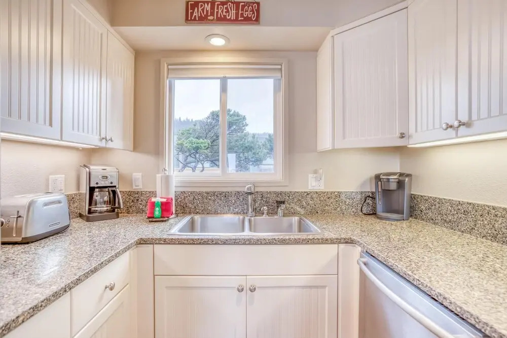 Oceanfront Haven with Panoramic Views - Gorgeous Coastal Retreat