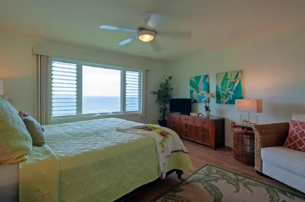 Alii Kai 5301-oceanfront views from every window, prime top floor corner!