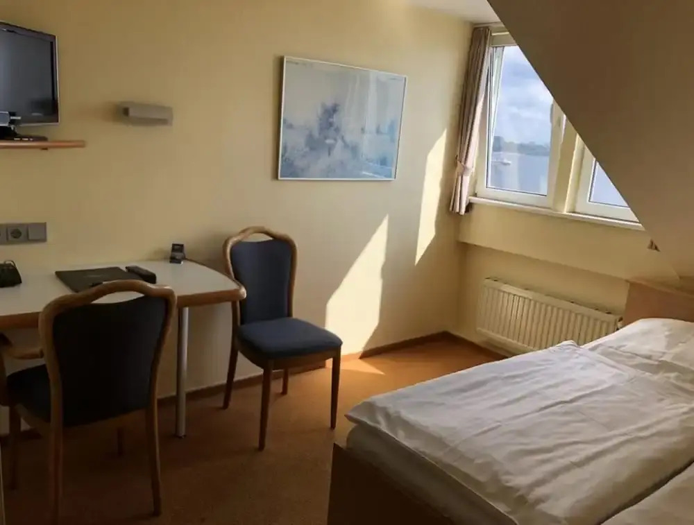 Hotel Kieler Förde & Free Parking