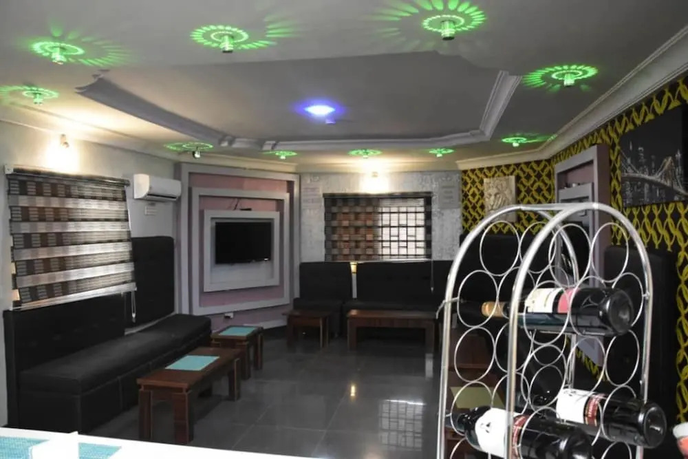 Beautiful 1 Bed, Living Room in a Hotel Penthouse