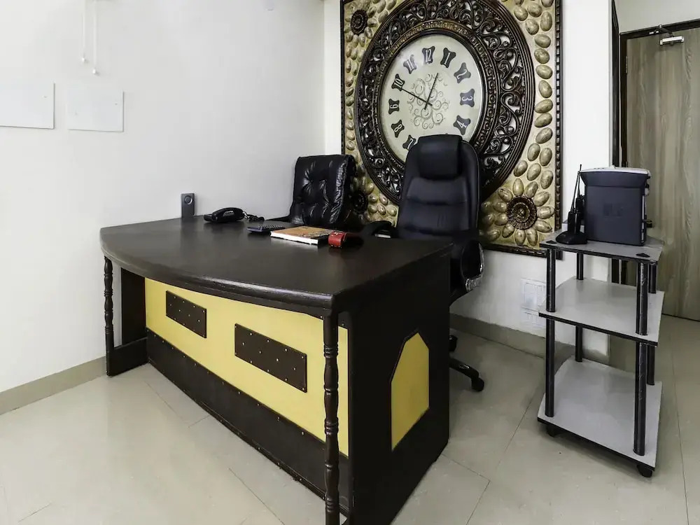 OYO 23018 Hotel Expo Suites
