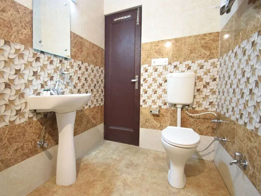 Oyo 11567 Hotel Shivalik Hills