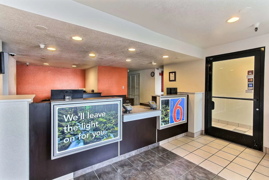 Hotel B5 -Watsonville