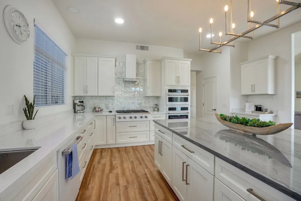 Pool + Lakefront: Upscale Glendale Getaway
