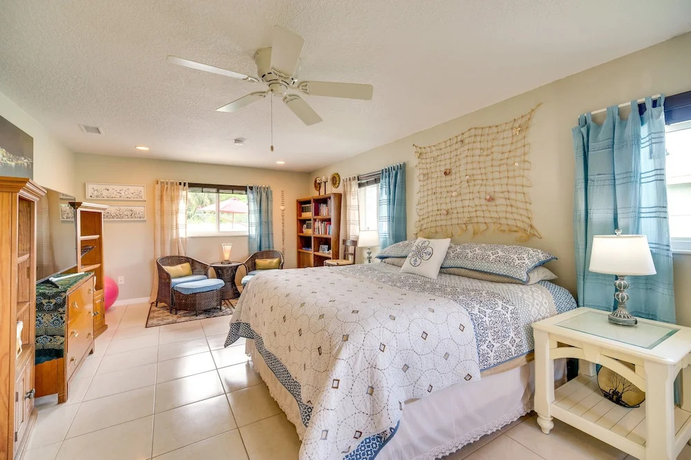Breezy Palm Bay Home: Outdoor Pool, Near Beaches!