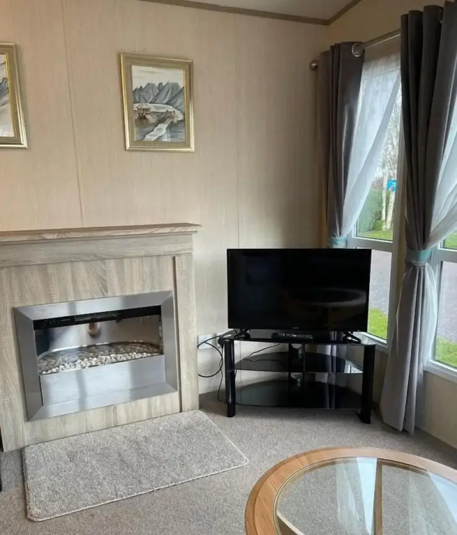 Comfortable 3-Bed Caravan - Combe Haven