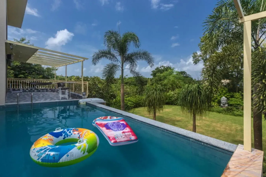 SaffronStays Aura, 4 BR Luxury Pool Villa with Game Room & Lawn